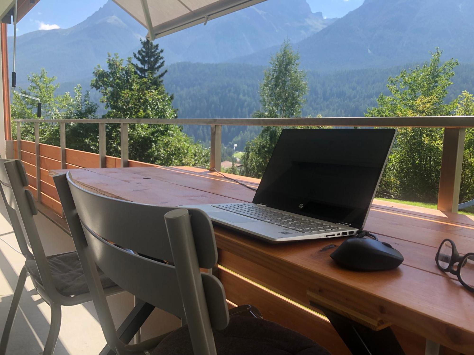 Aaa Chalet Allegra Rojo With Mountain View Скуол Екстериор снимка