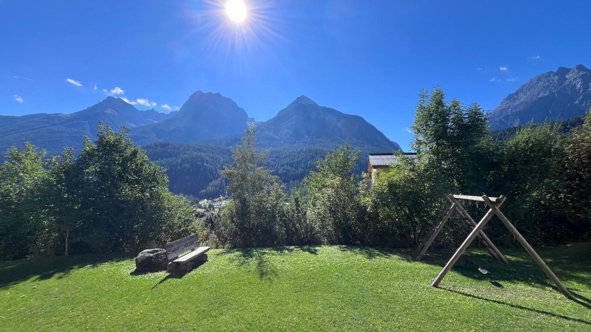 Aaa Chalet Allegra Rojo With Mountain View Скуол Екстериор снимка